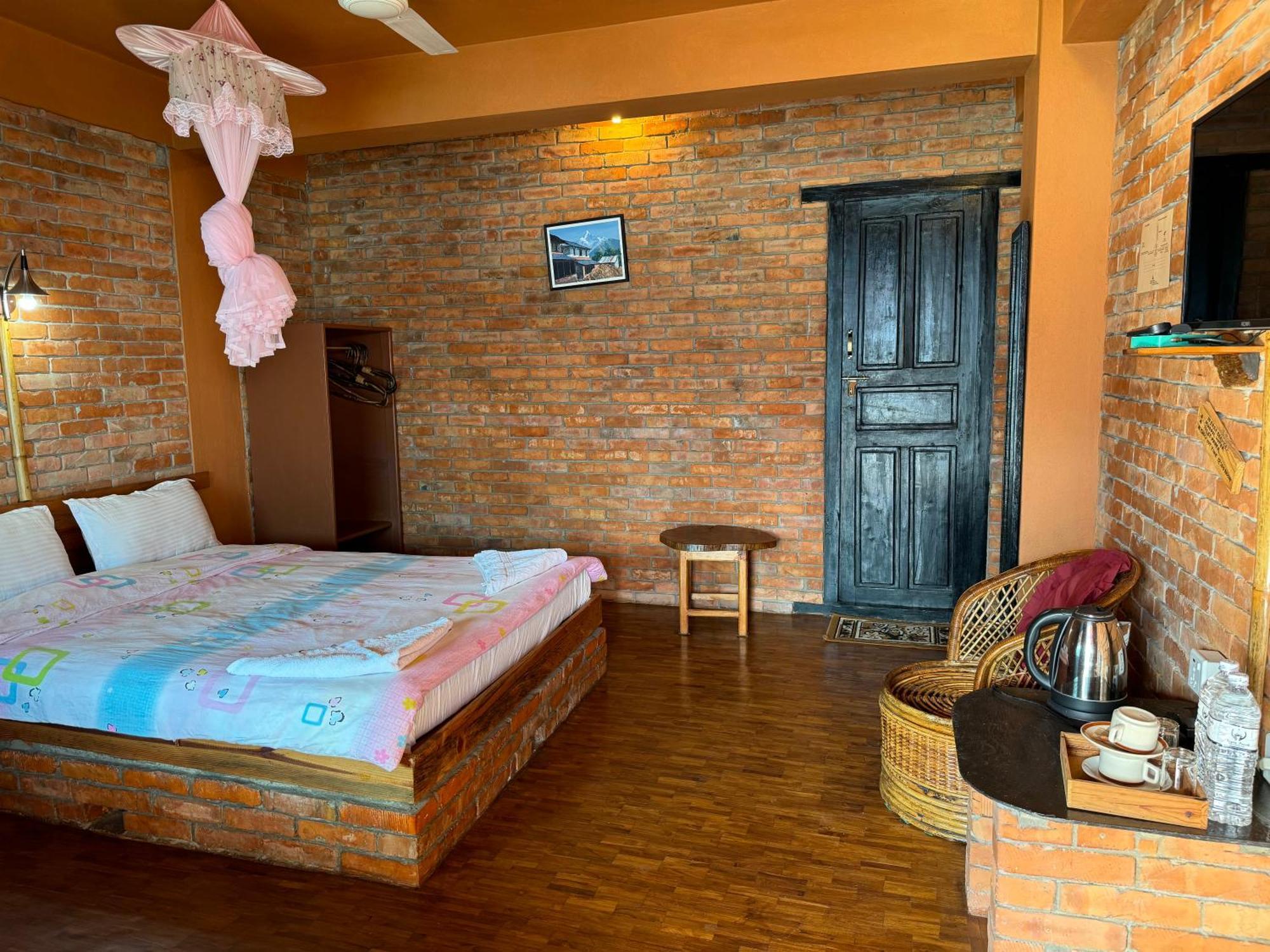 Nar-Bis Hotel Pokhara Exterior photo