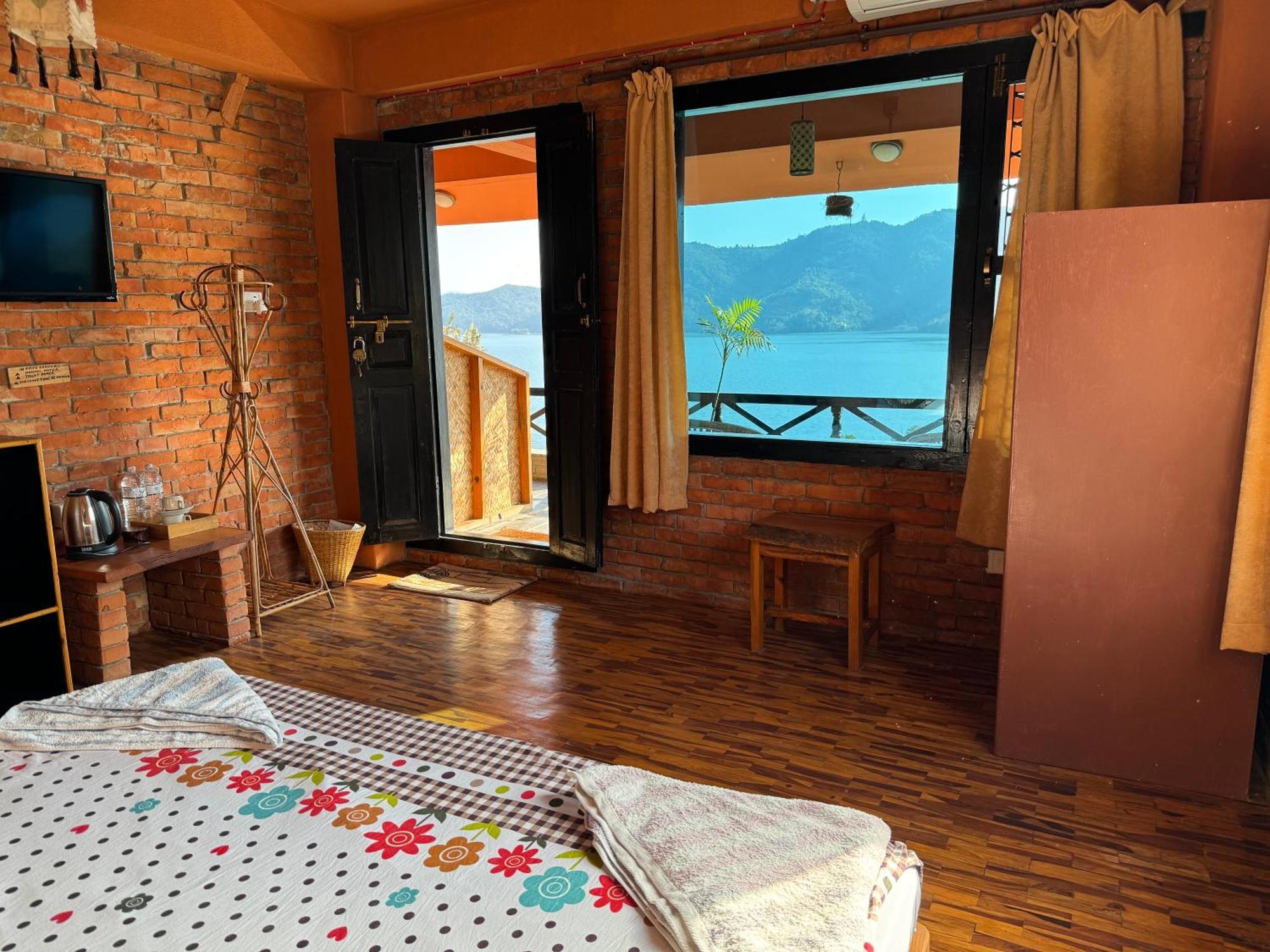 Nar-Bis Hotel Pokhara Exterior photo