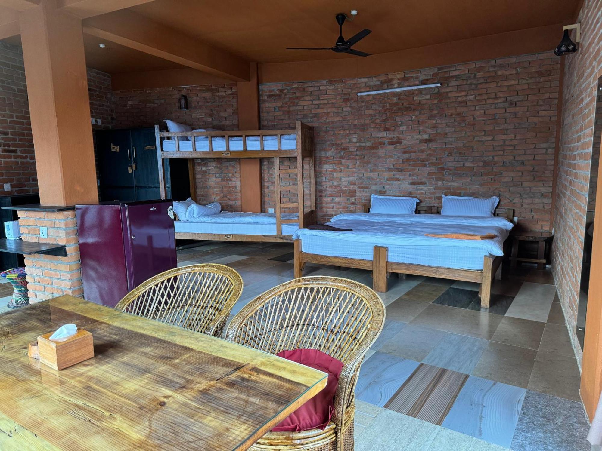 Nar-Bis Hotel Pokhara Exterior photo