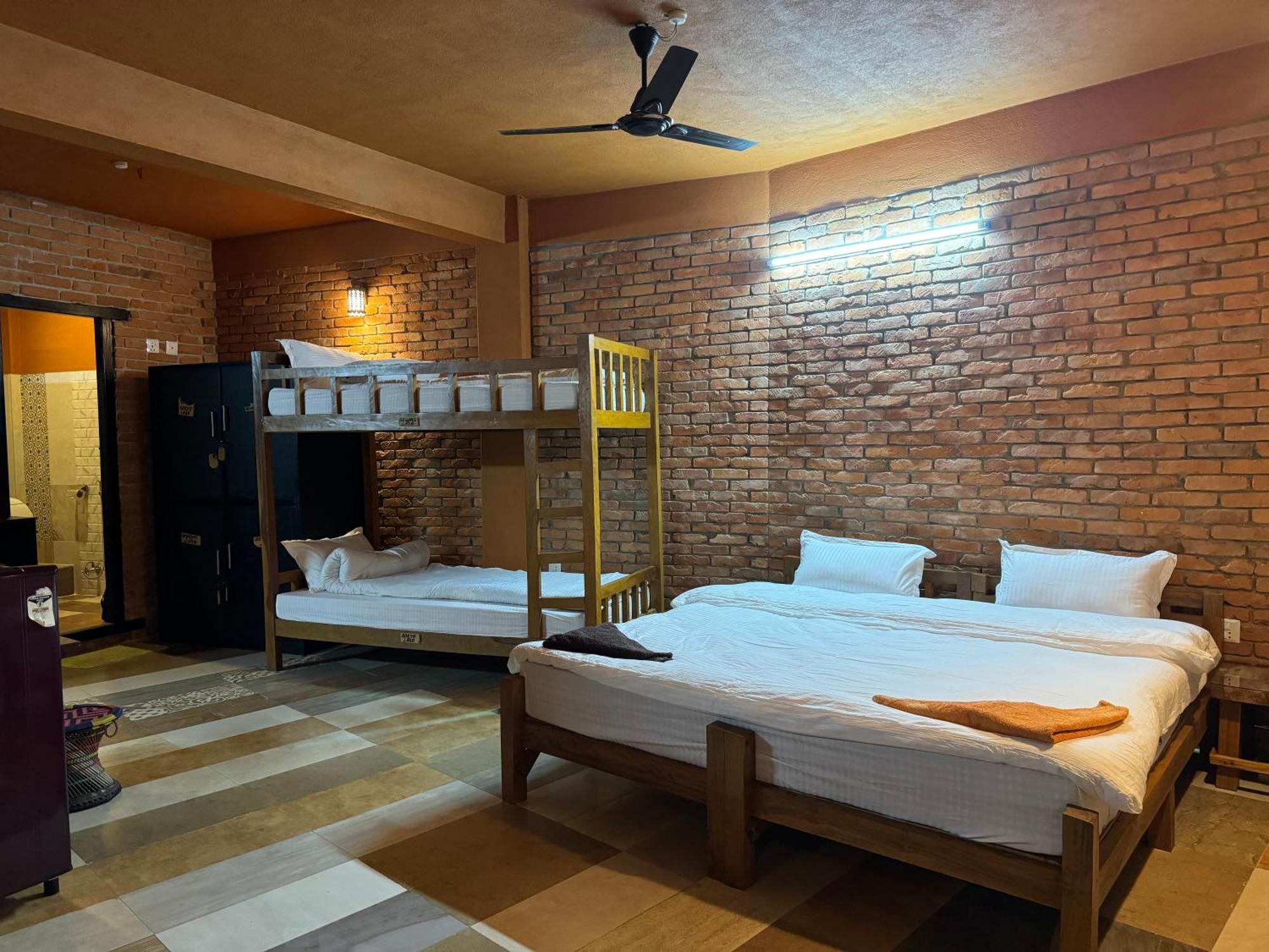 Nar-Bis Hotel Pokhara Exterior photo