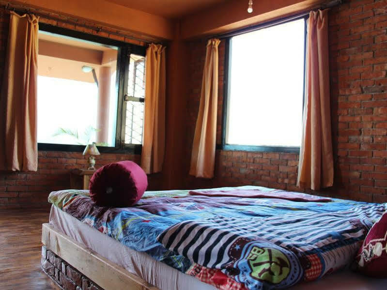 Nar-Bis Hotel Pokhara Exterior photo