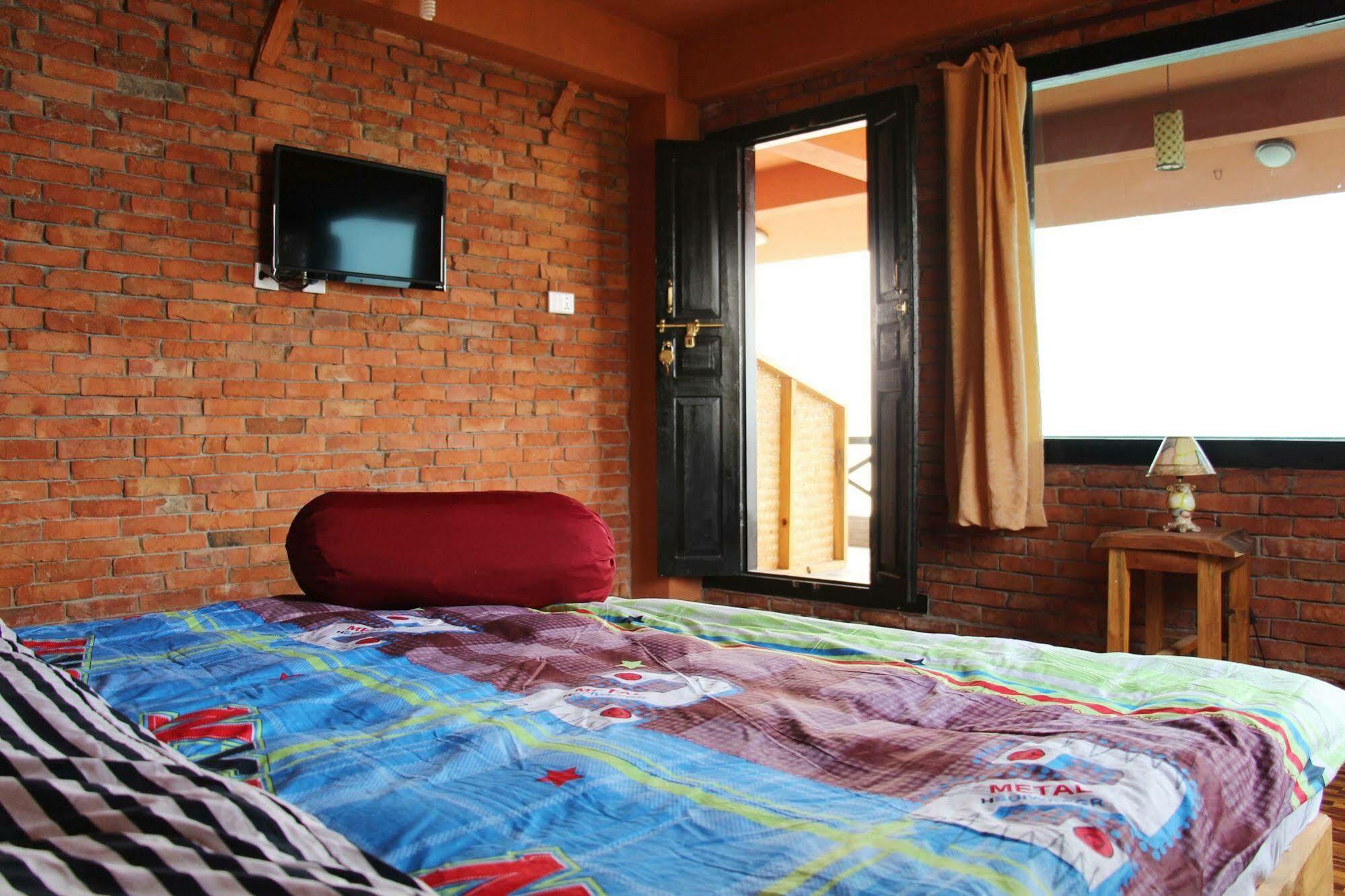Nar-Bis Hotel Pokhara Exterior photo