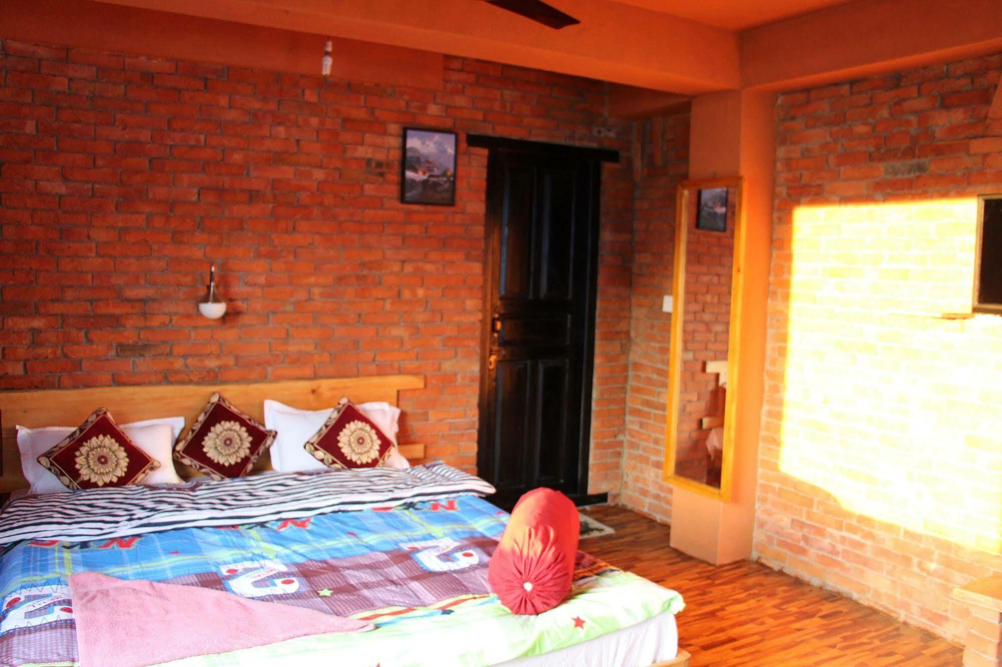 Nar-Bis Hotel Pokhara Exterior photo