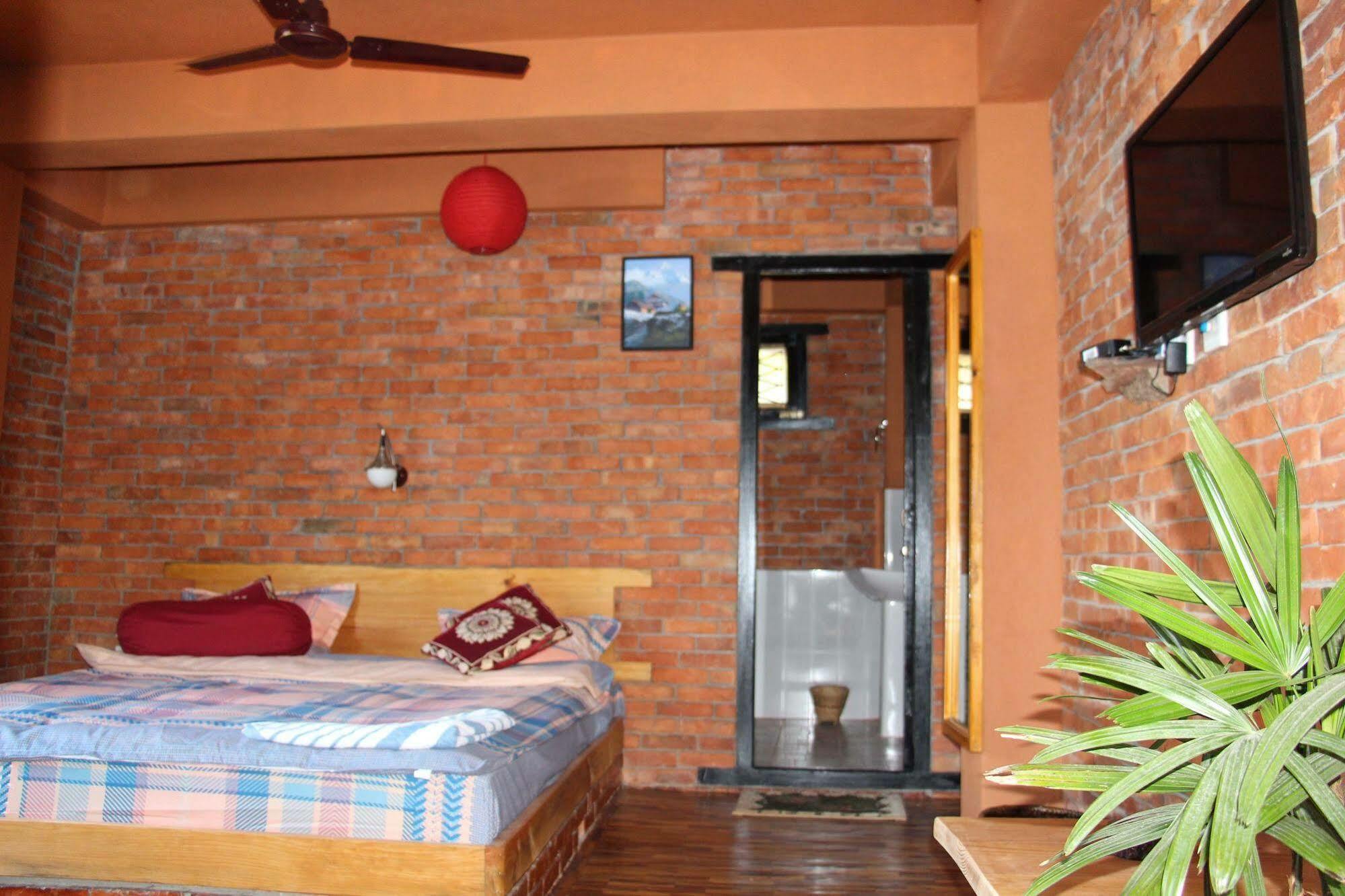 Nar-Bis Hotel Pokhara Exterior photo